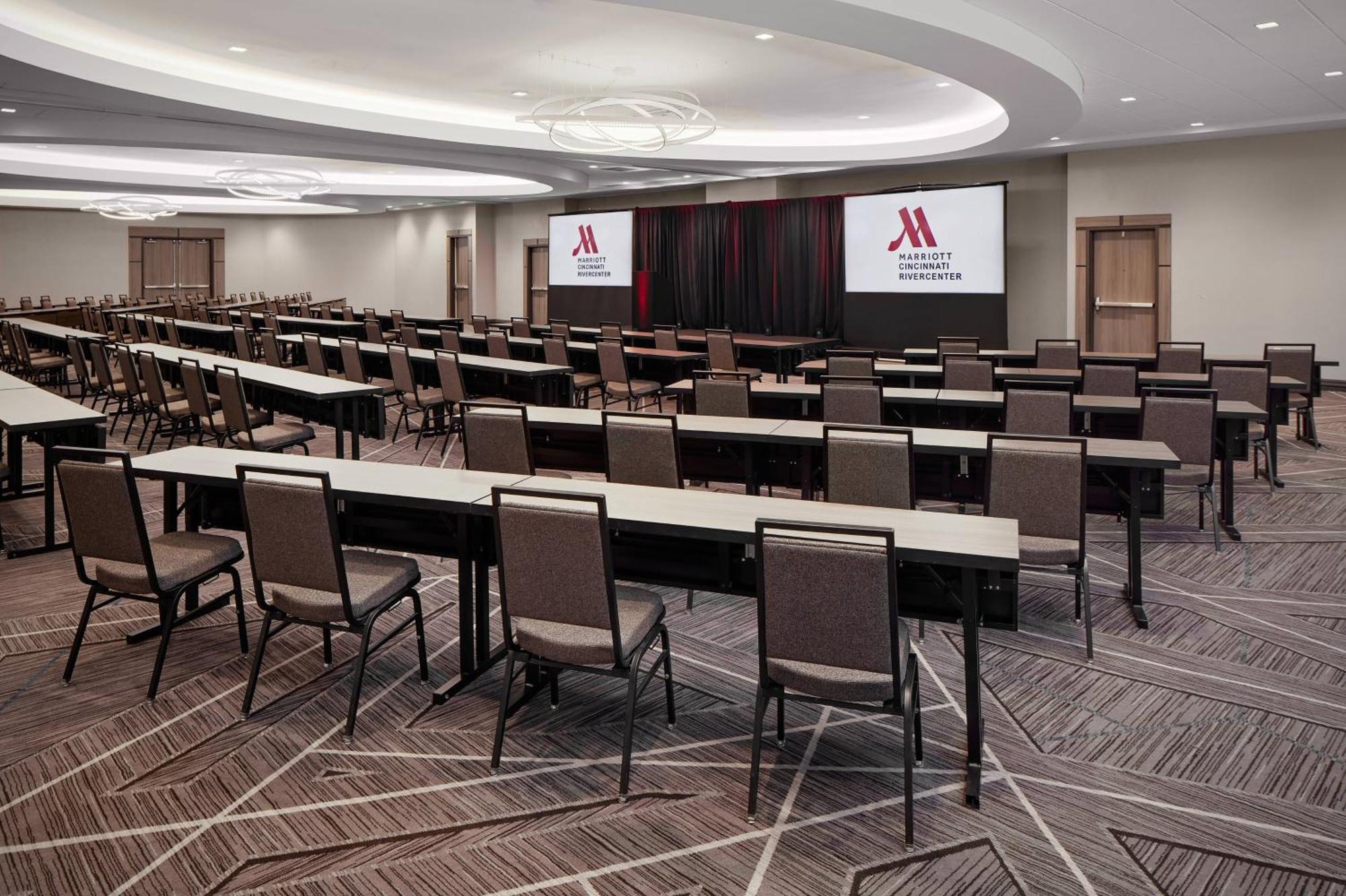 Cincinnati Marriott At Rivercenter Hotel 4*