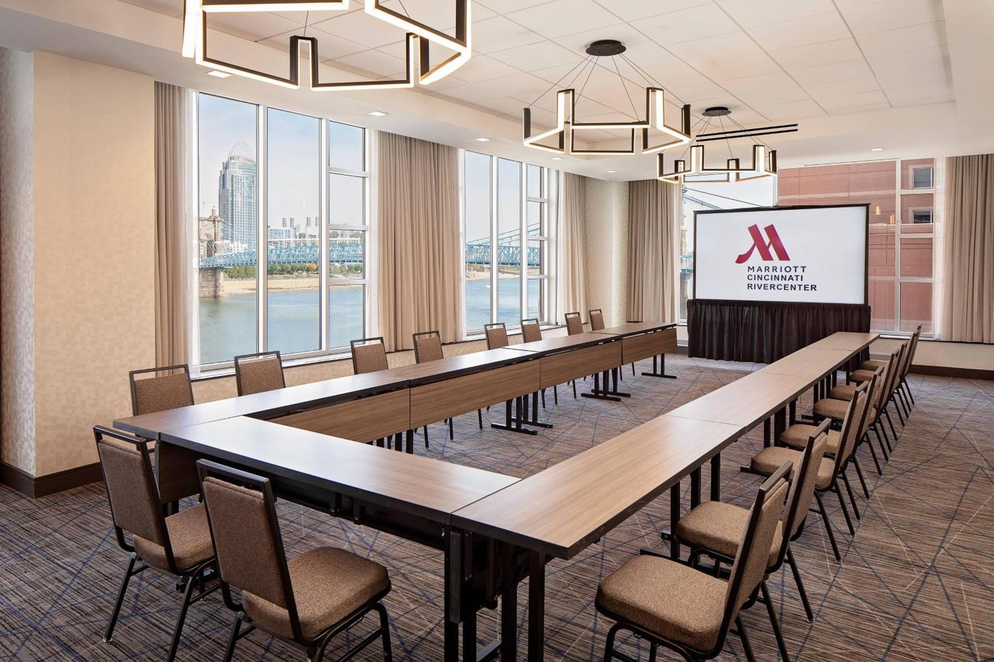 Cincinnati Marriott At Rivercenter Hotel Covington